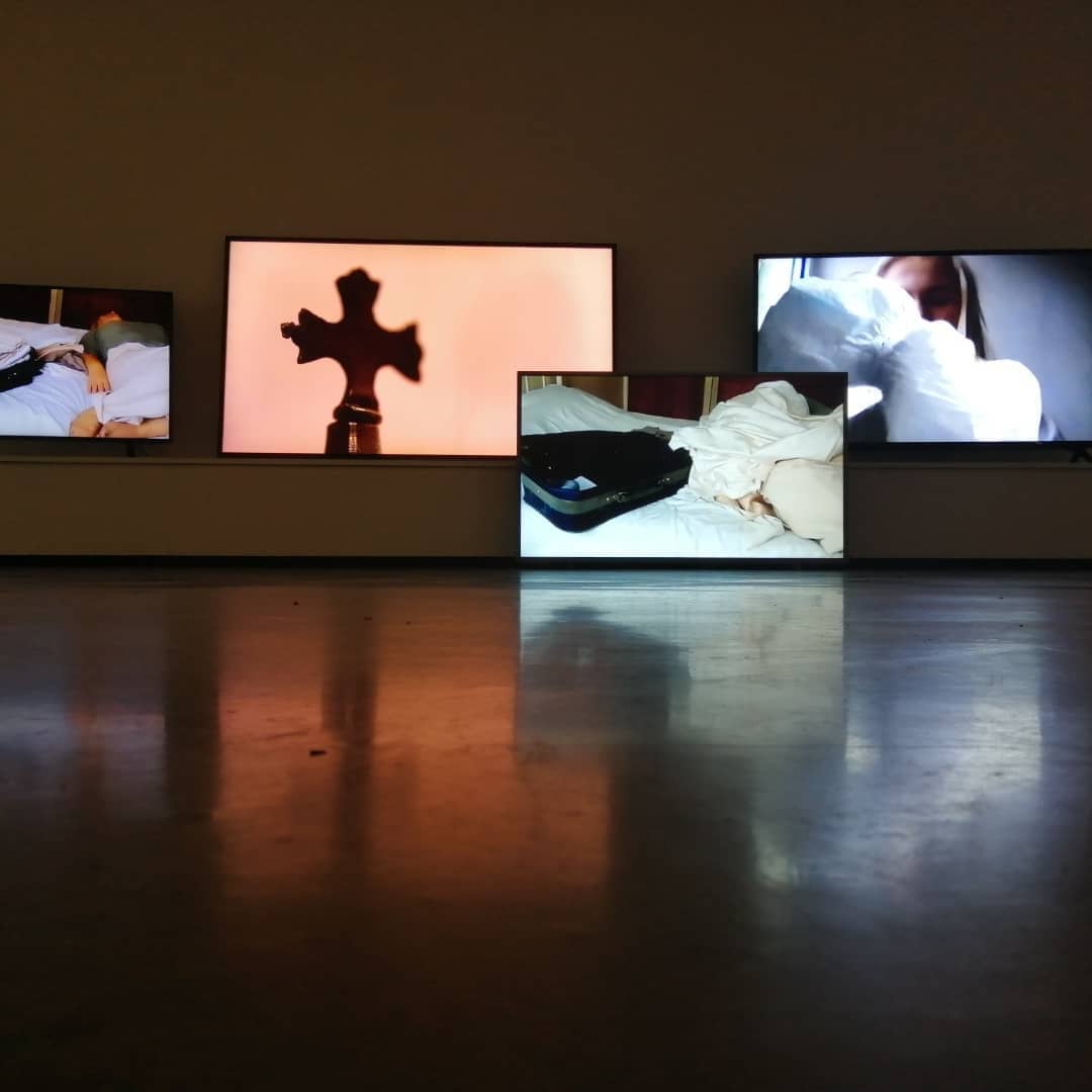 CakeOfPaintedTin-Screens