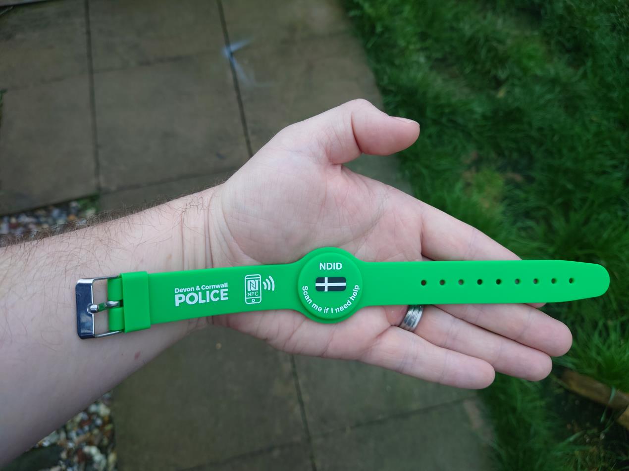 CIOS25 - wristband 2