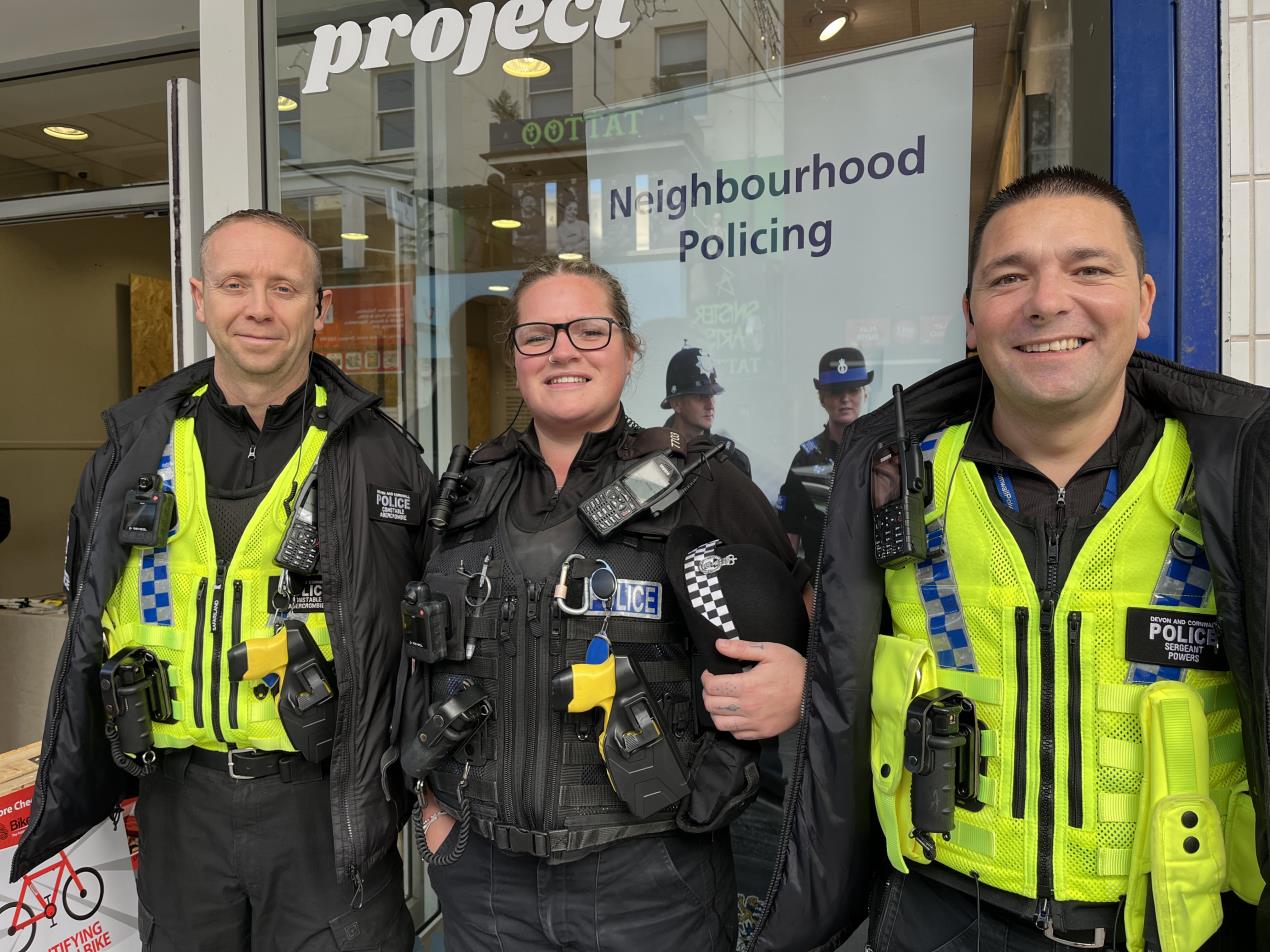 pop up Torquay 3 officers