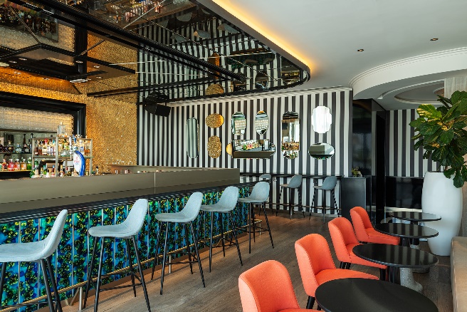 A bar with chairs and tablesDescription automatically generated