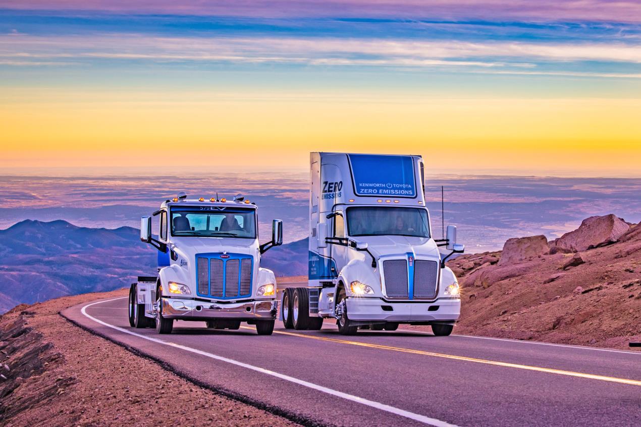 Peterbilt 579EV and Kenworth T680 Fuel Cell Trucks Ascend Pikes Peak